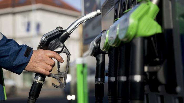 Grád Ottó: már van, ahol ma is eléri a 700 forintot az üzemanyagok ára
