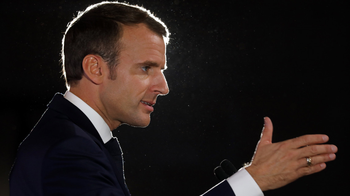 Emmanuel  Macron francia elnök beszédet mond egy rendezvényen az északkelet-franciaországi Pont-a-Moussonban 2018. november 5-én. Macron az első világháborút lezáró tűzszünet aláírásának 100. évfordulója alkalmából kezdett egyhetes körútja során felkeresi az első világháború franciaországi emlékhelyeit.