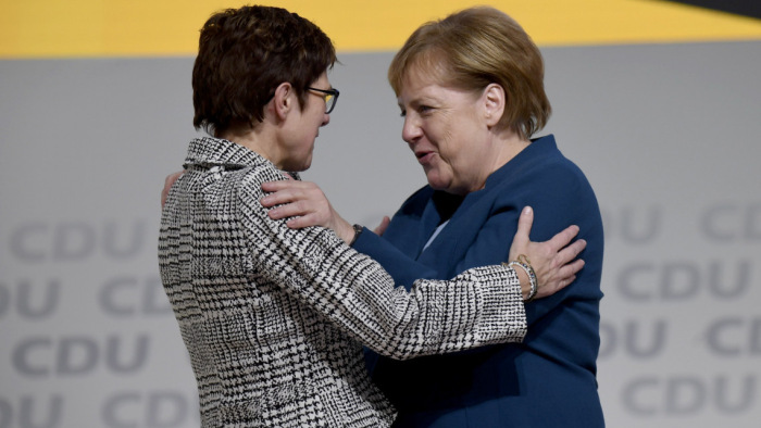 Hajlandó szembeszállni Merkellel is az új CDU-elnök