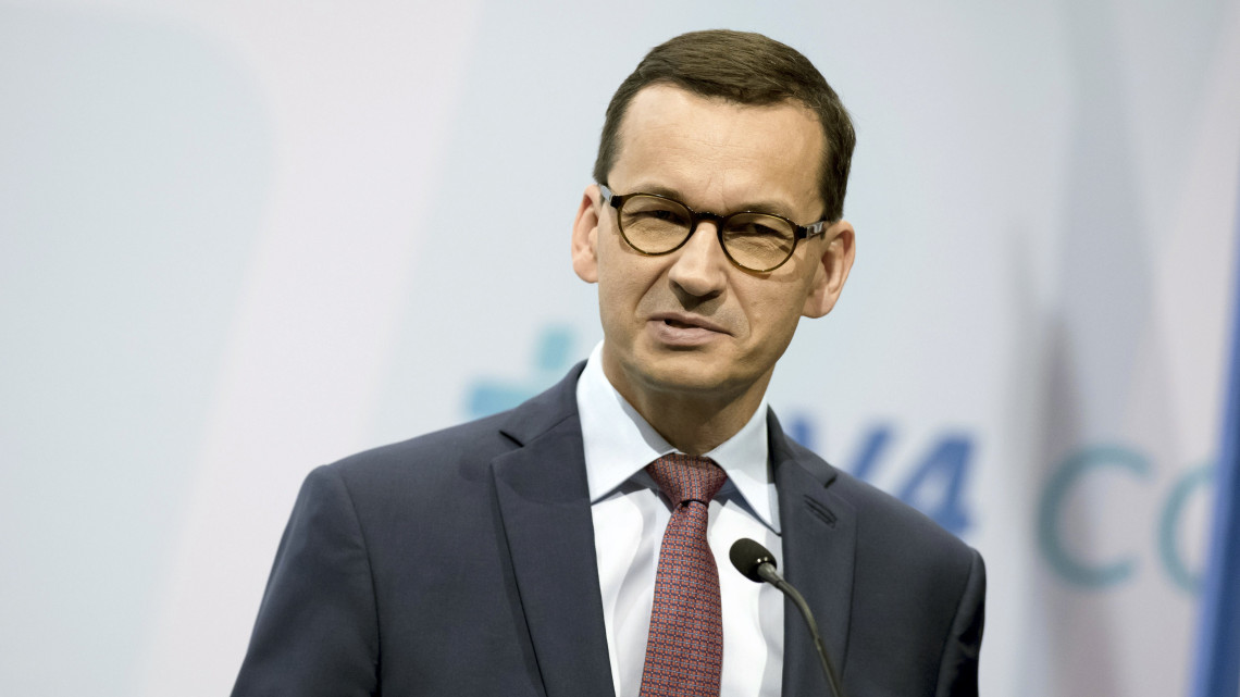 Mateusz Morawiecki lengyel miniszterelnök a V4+Ausztria csúcstalálkozó után tartott sajtótájékoztatón a Várkert Bazárban 2018. június 21-én.