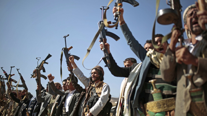 Percekig tartott a tűzszünet Jemenben, ismét bombáznak