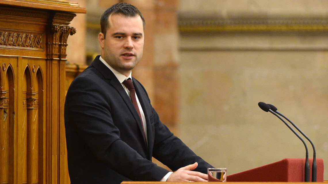 Staudt Gábor, a Jobbik vezérszónoka felszólal a Kúria 2017-es tevékenységéről szóló beszámoló vitájában az Országgyűlés plenáris ülésén 2018. december 13-án.
