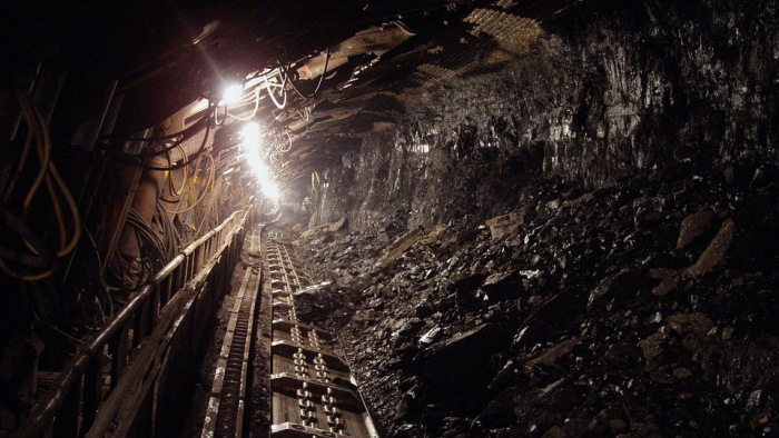 Tíz bányász rekedt egy elárasztott szénbányában