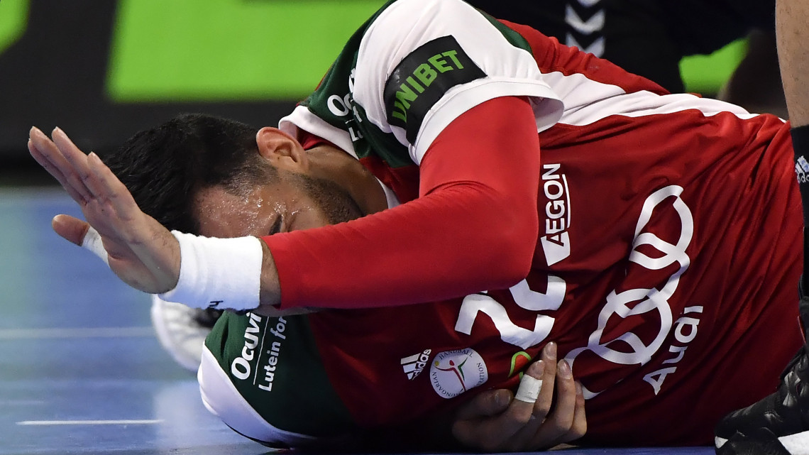 A megsérült magyar Jamali Iman a német-dán közös rendezésű férfi kézilabda-világbajnokság csoportkörének 4. fordulójában játszott Magyarország - Egyiptom mérkőzésen Koppenhágában 2019. január 16-án.