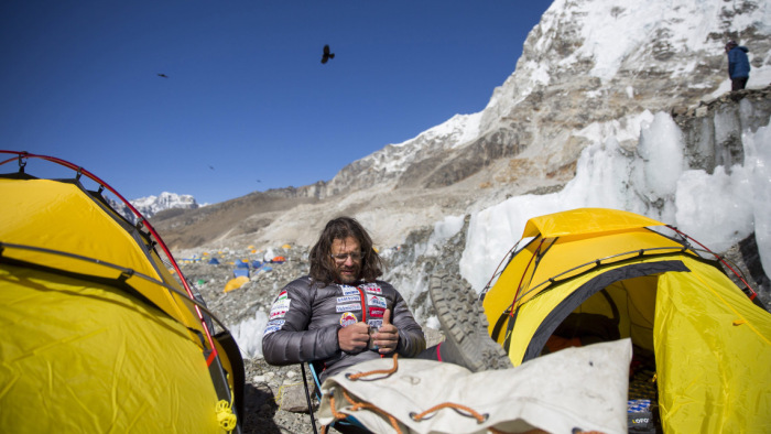 Klein Dávid az Everesten bevezetett korlátozásról: egyik szemem sír, a másik nevet