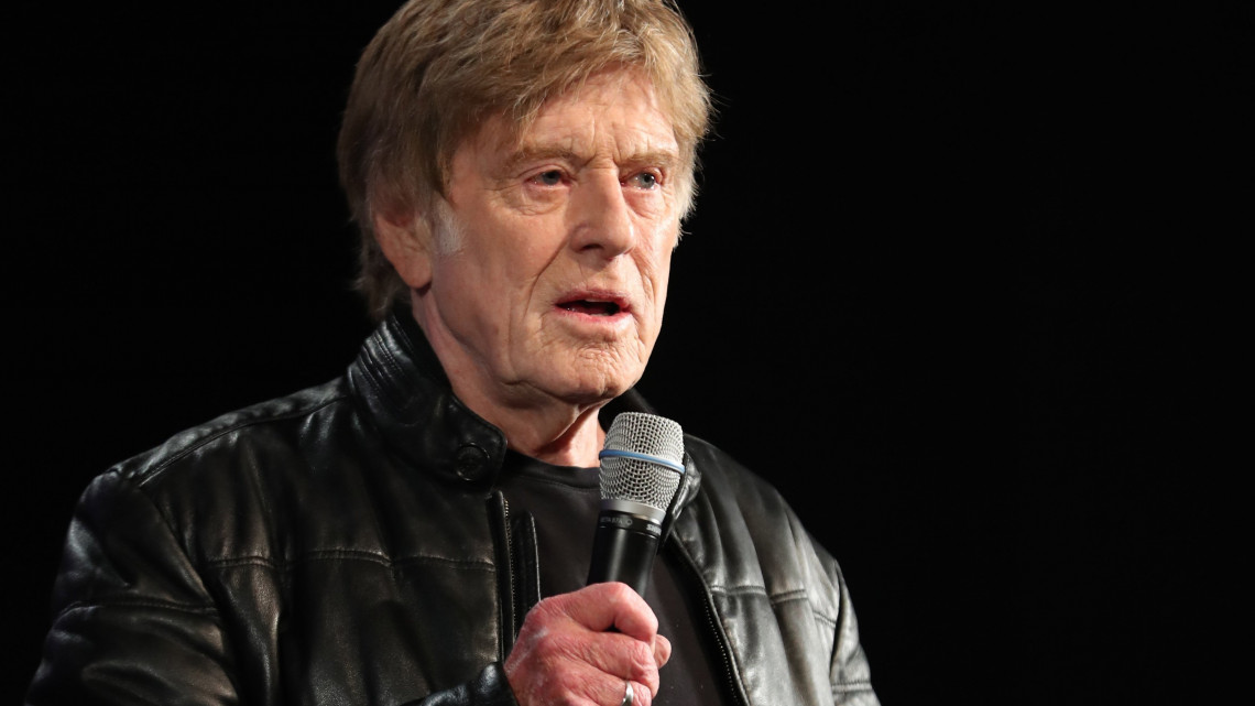 Robert Redford amerikai színész-rendező, a Sundance Intézet alapító elnöke beszél a Sundance Filmfesztivál megnyitóján a Utah állambeli Park Cityben 2019. január 24-én. A nagy stúdióktól független filmek seregszemléje február 2-ig tart.