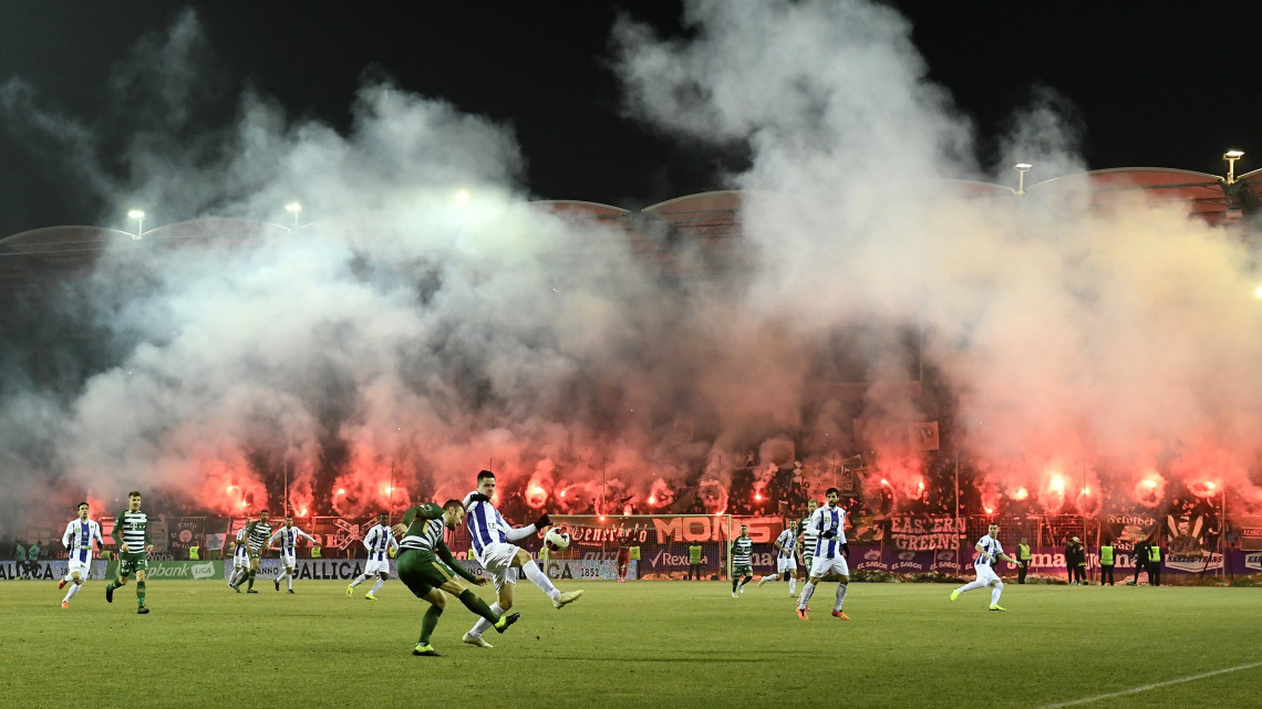 A ferencvárosi Lovrencsics Gergő (elöl b) és Novothny Soma (elöl j) a labdarúgó OTP Bank Liga 20. fordulójában játszott Újpest FC - Ferencváros mérkőzésen a budapesti Szusza Ferenc Stadionban 2019. február 9-én.