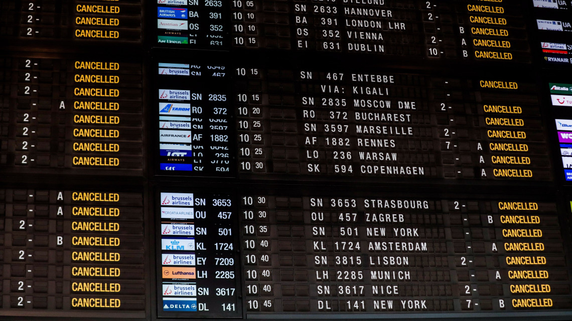 Törölt járatok listája a brüsszeli Zaventem nemzetközi repülőtéren a belga országos sztrájk idején, 2019. február 13-án. A repülőtér vezetése előző este 10 órakor egy teljes napra felfüggesztette a légi kikötő működését, minden járatot töröltek. A legnagyobb belga szakszervezetek által bejelentett munkabeszüntetéssel a tiltakozók béremelést, jobb munkakörülményeket és magasabb jövőbeli nyugdíjakat követelnek.