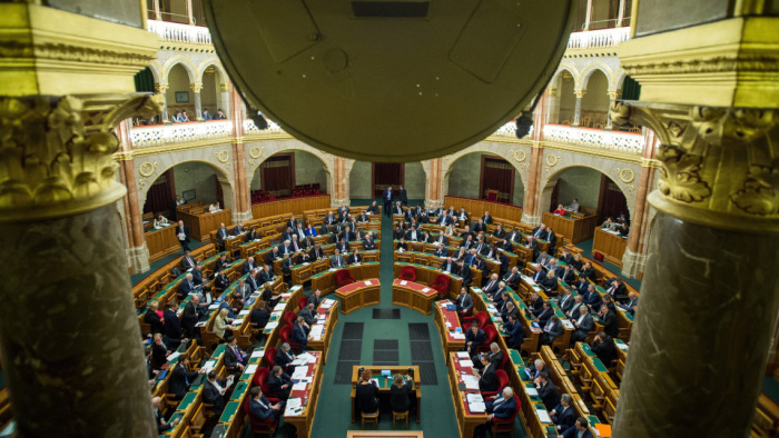 Bevándorláspártinak nevezték a kormányt napirend előtt a Parlamentben
