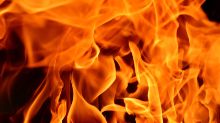 Hatalmas tűz pusztított Tatabányán – videó