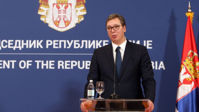 Totális kijárási tilalmat helyezett kilátásba a szerb elnök