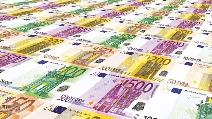 Elemzői jóslat: év végére 327 forint körül lehet az euró