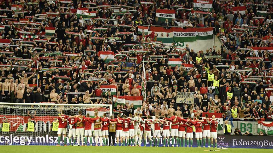 A magyar válogatott játékosai ünneplik győzelmüket a Magyarország - Horvátország labdarúgó Európa-bajnoki selejtezőmérkőzés végén a Groupama Arénában 2019. március 24-én. A magyar válogatott 2-1-re győzött.