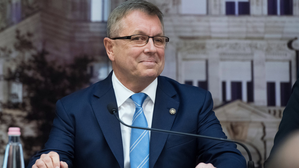 Matolcsy György, a Magyar Nemzeti Bank (MNB) elnöke a monetáris tanács döntéséről tartott sajtótájékoztatón a jegybank székházában 2019. március 26-án.