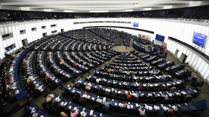 Elemzők: halálra van ítélve az EP csúcsjelölti rendszere