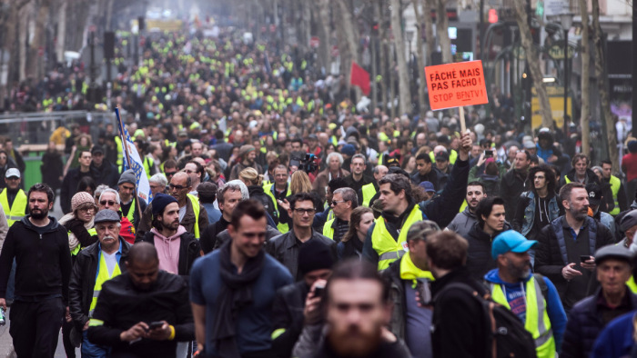 Jubilált a sárga mellényes tüntetés Franciaországban