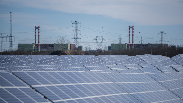 Felmérés: a magyarok hajlandóak többet fizetni a megújuló energiáért, de van egy határ
