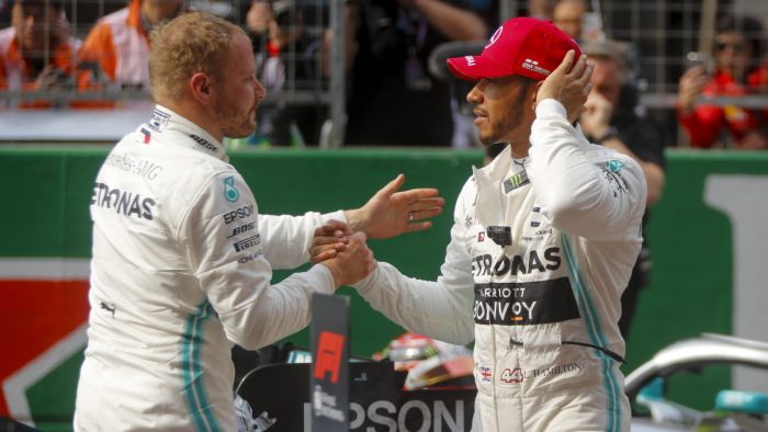 Hamilton nyomát bottal üthette a Ferrari