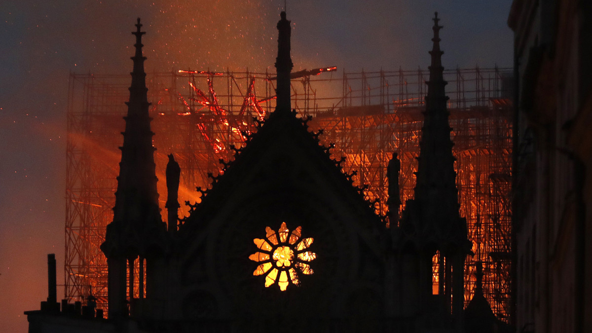 Kiderült, mennyi műkincset tudtak kimenteni a Notre-Dame-ból