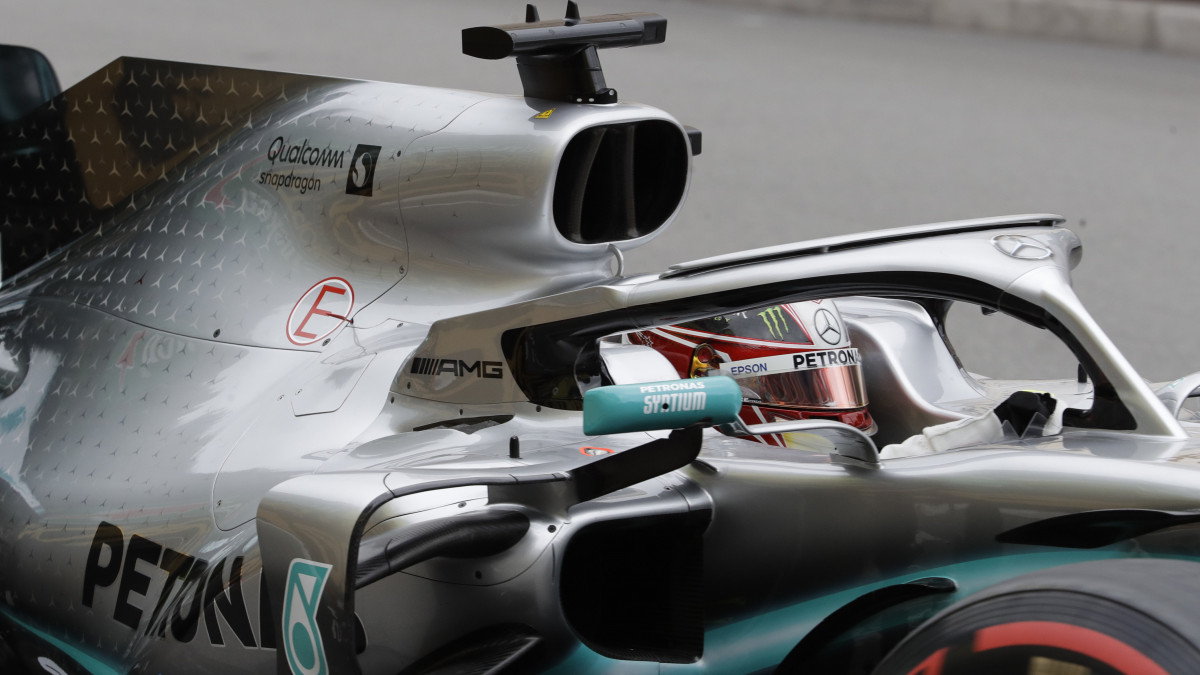 Lewis Hamilton, a Mercedes brit versenyzője a Forma-1-es autós gyorsasági világbajnokság Monacói Nagydíjának első szabadedzésén a monte-carlói utcai pályán 2019. május 23-án. A futamot május 26-án rendezik.