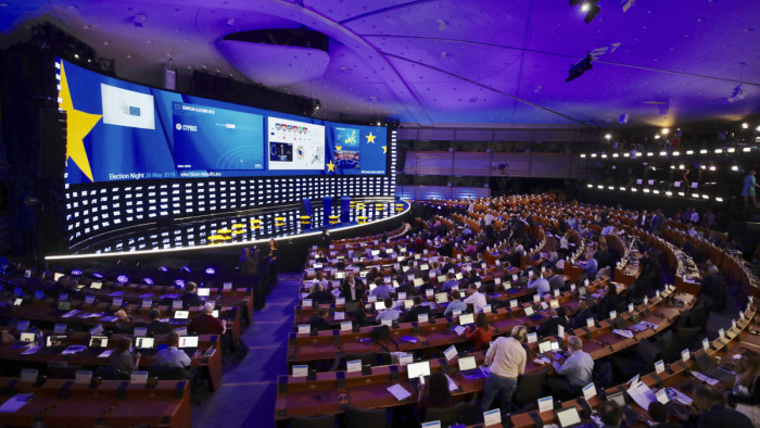 EP-plenáris: nő a szigor Oroszországgal szemben, Ukrajna tényleg tagjelölt lehet