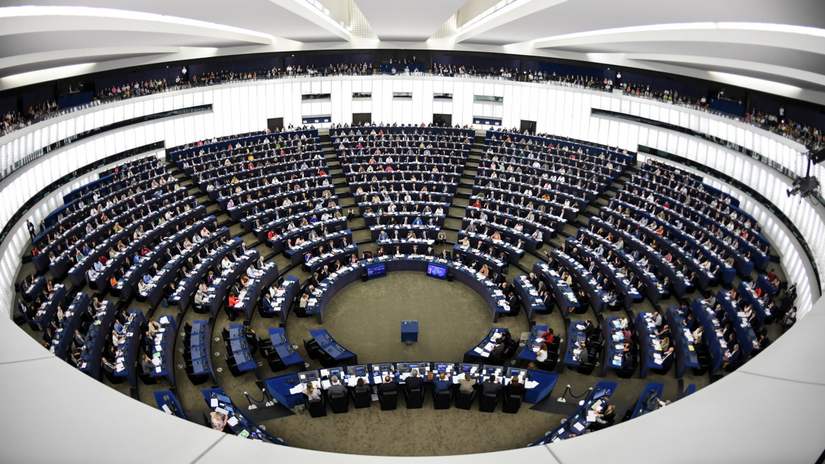 Vége a két nagypárt többségének az Európai Parlamentben