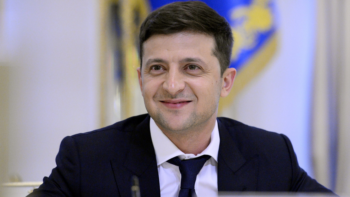 Volodimir Zelenszkij új ukrán elnök Kijevben, az elnöki hivatalban 2019. május 20-án. Az új államfő, aki ezen a napon tette le a hivatali esküt, fogadta Áder János köztársasági elnököt.