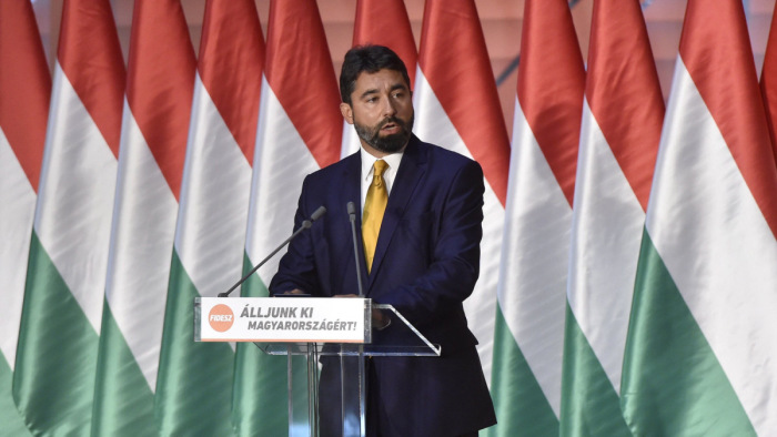 A Fidesz néppárti tagságának sorsáról beszélt a párt EP-képviselője
