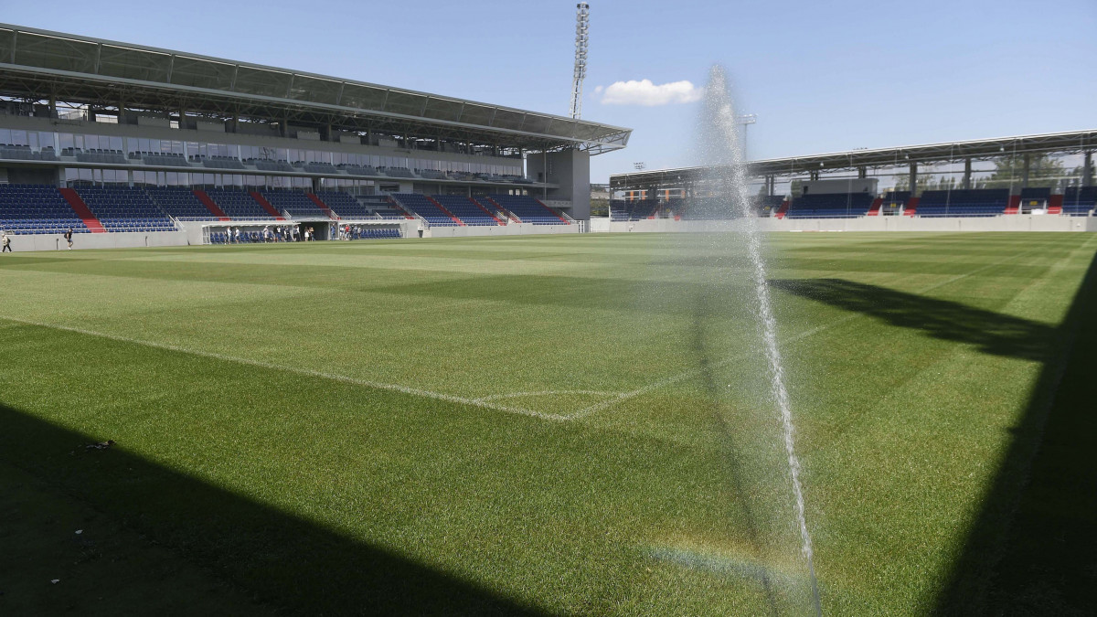A Vasas SC megújult stadionja, az új Illovszky Rudolf Stadion a sajtóbejárás napján, 2019. július 3-án. A Fáy utcai létesítményt hivatalosan július 5-én, a Dunaszerdahelyi AC elleni labdarúgó-mérkőzéssel avatják fel.