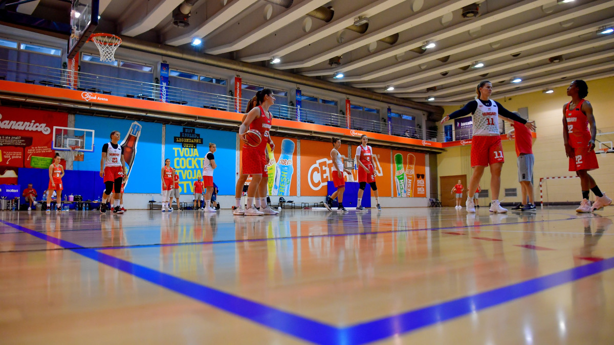 A magyar válogatott edzése a női kosárlabda Európa-bajnokságon a Belgrád Aréna bemelegítő termében, a szerb fővárosban 2019. július 1-jén.