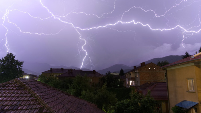 Mostoha arcát mutatta az időjárás, többen kórházban