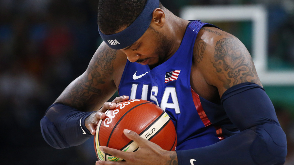 Az amerikai Carmelo Anthony a riói nyári olimpia férfi kosárlabda selejtezője A csoportjának harmadik fordulójában a Rio de Janeiró-i 1-es Karióka Arénában 2016. augusztus 10-én. Az Egyesült Államok 98-88-ra győzött. Carmelo Anthony megdöntötte az amerikai pontrekordot, a mezőny legeredményesebb játékosaként 31 ponttal zárta az ausztrálok elleni találkozót. Anthony az első amerikai a sportágban, aki négy olimpián léphetett pályára.