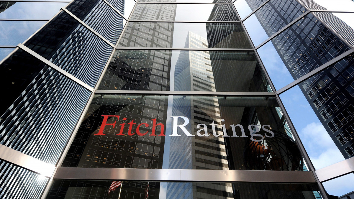 New York, 2012. január 6.A Fitch Ratings nemzetközi hitelminősítő New York-i  irodájáról készült kép 2011. december  8-án. A Fitch Ratings 2012. január 6-án megvonta a befektetési ajánlású államadós-osztályzatot Magyarországtól. A besorolás az eddigi BBB mínuszról BB pluszra változott. A múlt év végén a Moodys Investors Service és a Standard & Poors is ebbe az osztályzati sávba sorolta át Magyarországot. (MTI/EPA/Justin Lane)