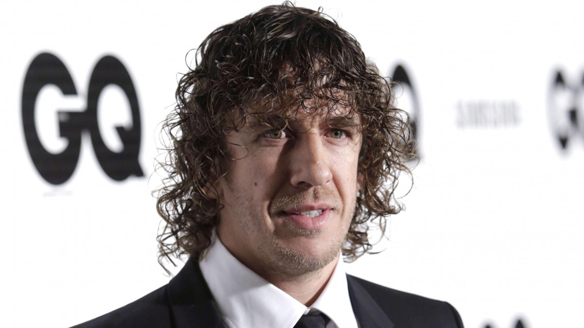 Madrid, 2014. november 4.Carles Puyol volt spanyol labdarúgó a GQ Magazin Év férfija díjainak kiosztóján, ahol sportelismerést vett át Madridban 2014. november 3-án. A GQ férfi magazin a kiemelkedő színészek, zenészek, sportolók, üzletemberek és televíziós személyiségek tevékenységét ismeri el a díjjal.  (MTI/EPA/Zipi)