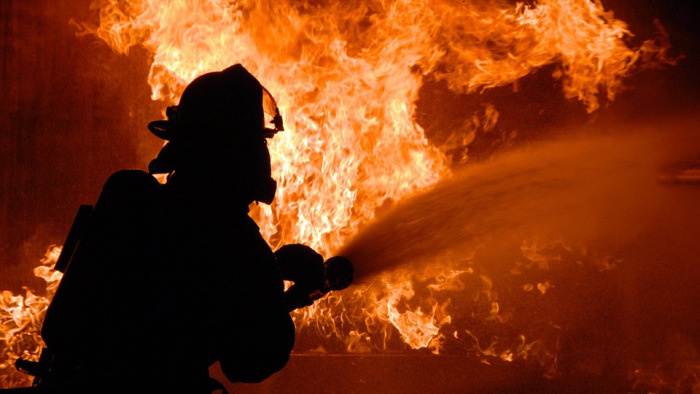 Tűz egy XIII. kerületi társasházban, a mentők is kivonultak