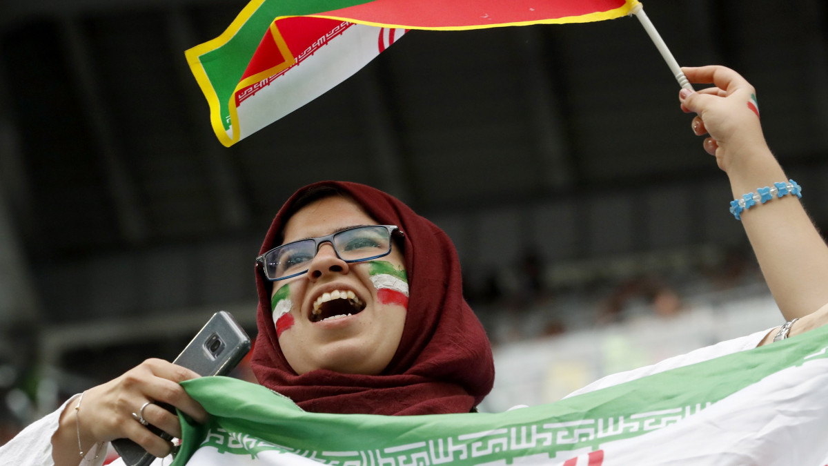 Szentpétervár, 2018. június 15.Iráni szurkoló a labdarúgó-világbajnokság B csoportjának első fordulójában játszott Marokkó  Irán mérkőzés előtt Szentpéterváron 2018. június 15-én. (MTI/EPA/Anatolij Malcev)