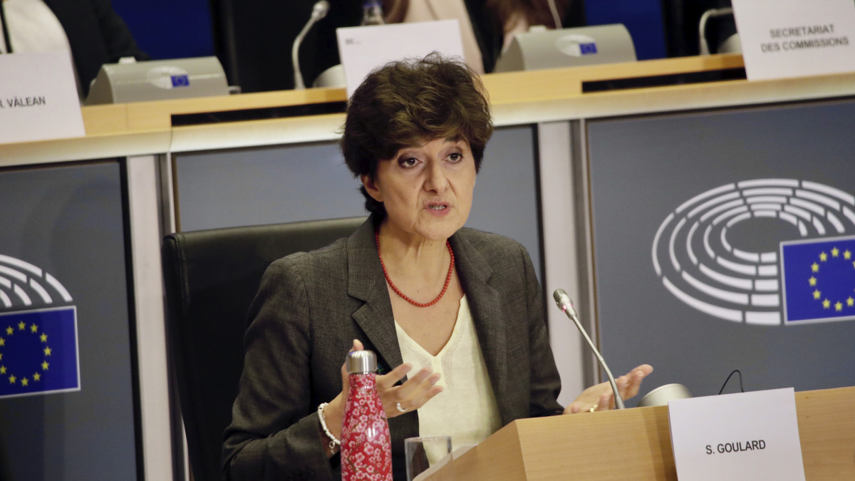 Az Európai Bizottság belső piaci biztosának jelölt francia Sylvie Goulard az Európai Parlament illetékes szakbizottságai előtti meghallgatásán Brüsszelben 2019. október 10-én. A bizottságok elutasították Goulard kinevezését, bennfentesek szerint 82:29 arányban. A legtöbb vitát az állítólagos európai parlamenti fiktív állások ügyében ellene folytatott korábbi vizsgálat váltotta ki.