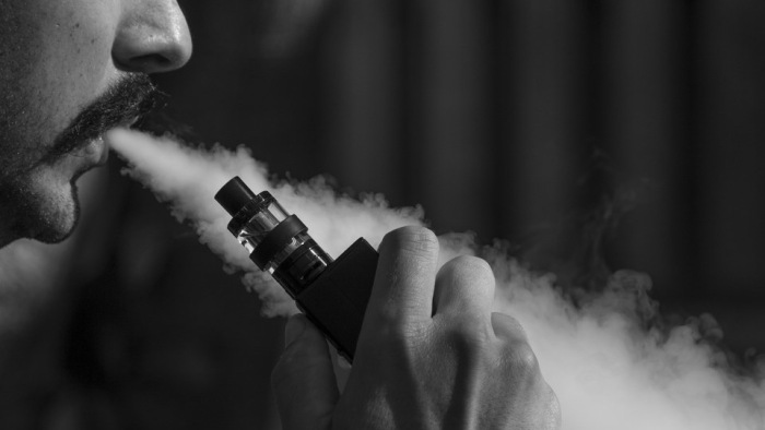Kardiológusok feltárták az e-cigaretta ér-, agy- és tüdőkárosító károsító hatását