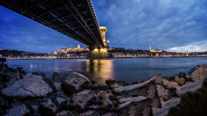 Sötétbe borul Budapest