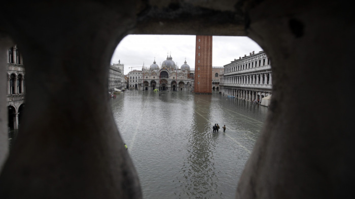 Már pótolhatatlan értékeket veszélyeztet a víz a velencei Szent Márk-székesegyházban