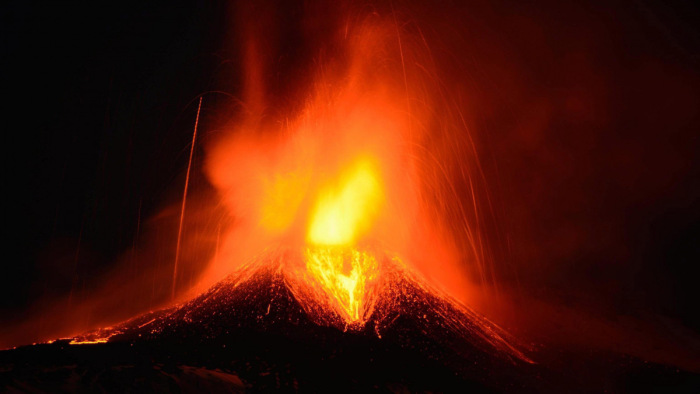 Aktivizálta magát az Etna, ámulatba ejtő felvételen a kitörés