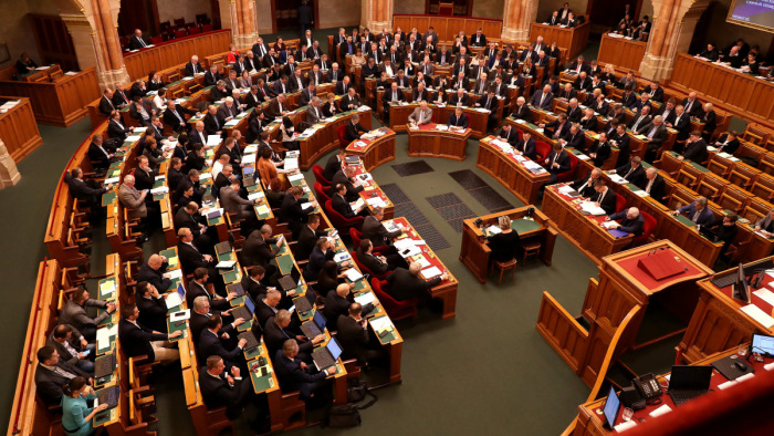 A törvény kimondja, átállhat-e home office-ra a parlament