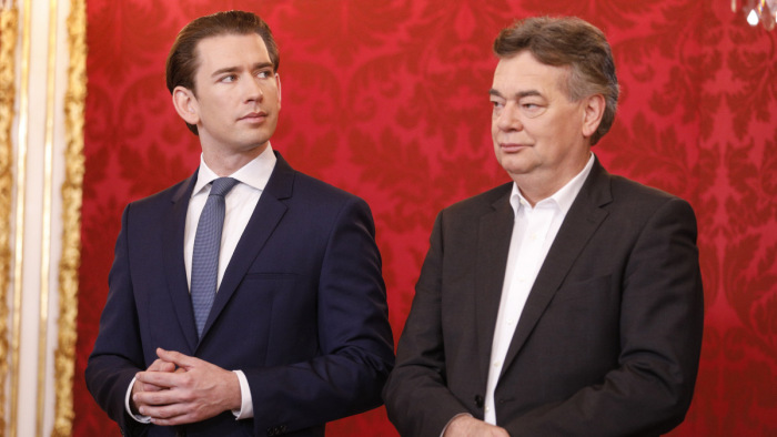 Ausztriában beiktatta az államfő az új kormányt