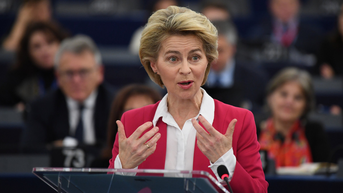 Ursula von der Leyen, az Európai Bizottság elnöke az Európai Parlament plenáris ülésén Strasbourgban 2019. december 18-án.