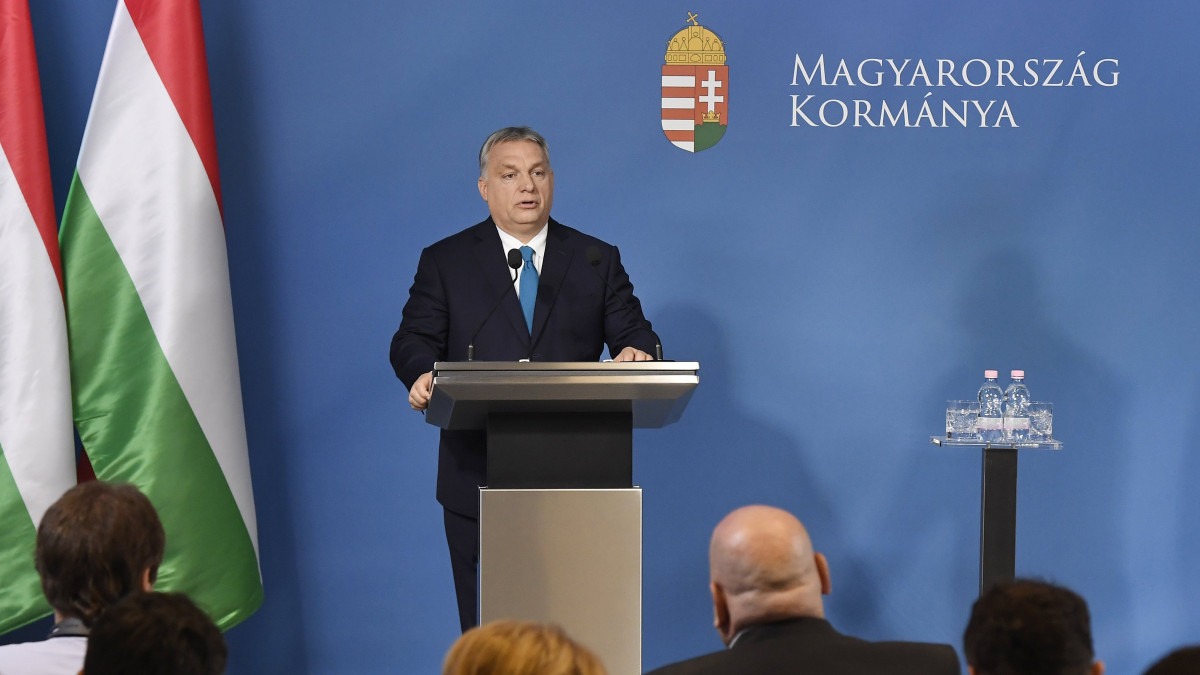 Orbán Viktor miniszterelnök a Kormányinfó sajtótájékoztatón a Miniszterelnöki Kabinetiroda Garibaldi utcai sajtótermében 2019. január 10-én.