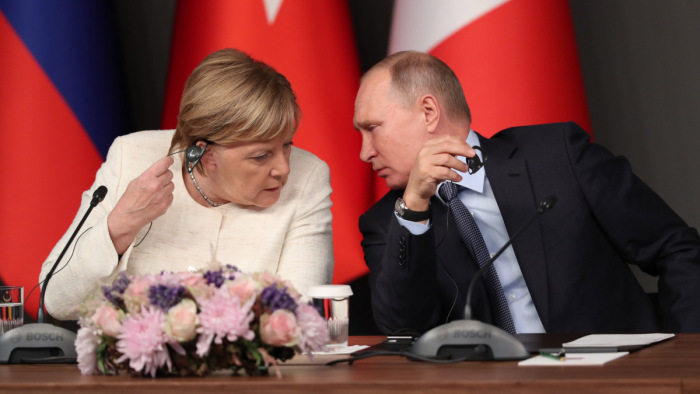 A legélesebb kérdések megvitatását javasolta az orosz elnök Angela Merkelnek