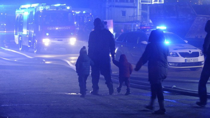 Öt ház lángolt Budapesten, robbanások is voltak