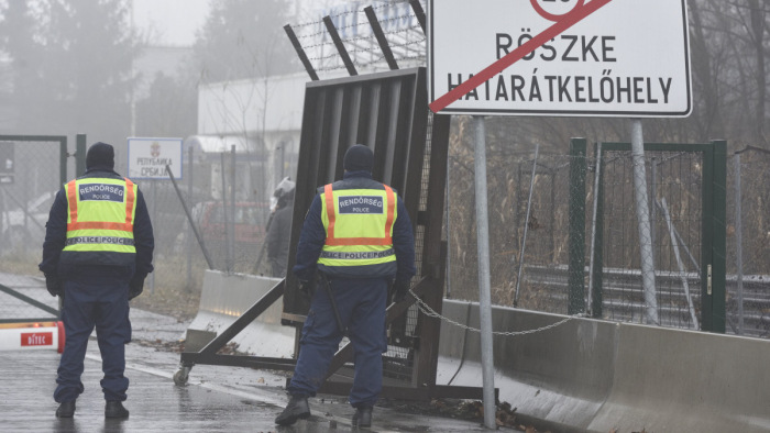 Kiderült, mikor nyitják meg a röszkei átkelőt