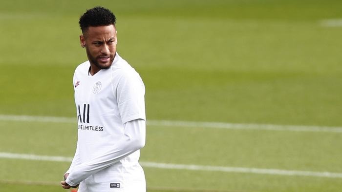 Milliókat kaphat klubjától Neymar, ha jól viselkedik