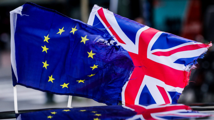 Kenyértörés sem kizárt: harciasan készül mindkét fél a szerdai EU-brit találkozóra
